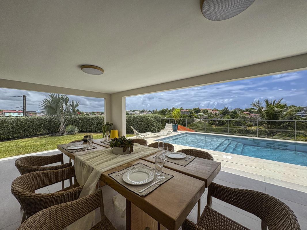 9.Location villa piscine Gosier Guadeloupe_Terrasse